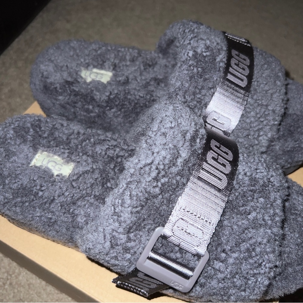 UGG Fluffita - Picture 5 of 11